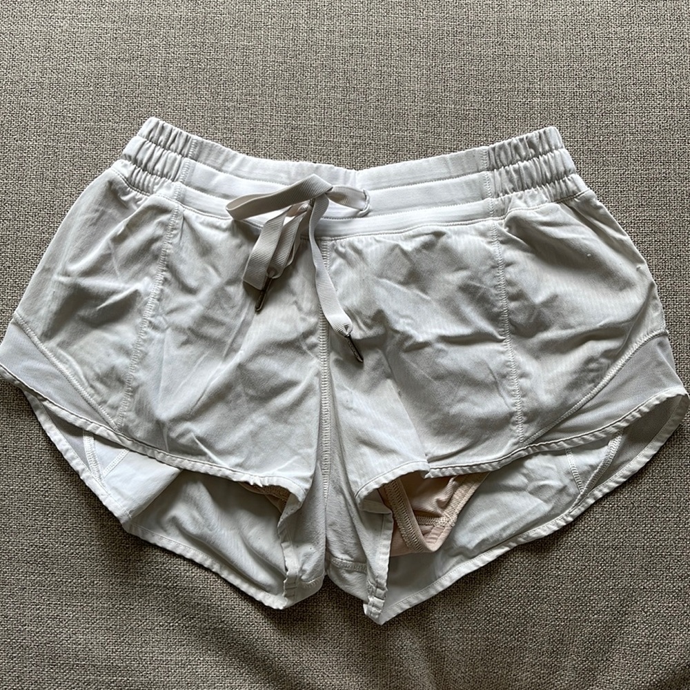 COPY - Lululemon Hotty Hot Low-Rise Lined Short 2”